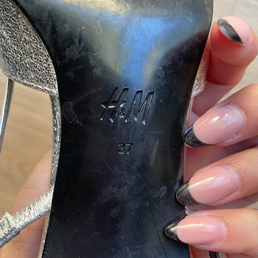 H&M Pointed Slingback Silver Kitten Heels - Picture 10 of 11